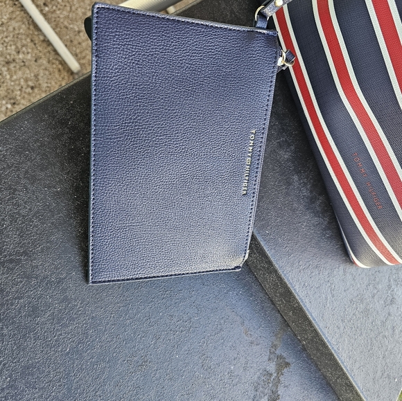 TOMMY HILFIGER NAVY BLUE RED WHITE SHOPPER TOTE BAG PURSE W/ POUCH. Brand new - Picture 7 of 17